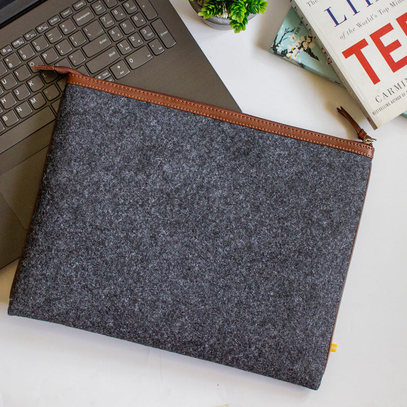 Lorenzo - Premium Felt Laptop Sleeve