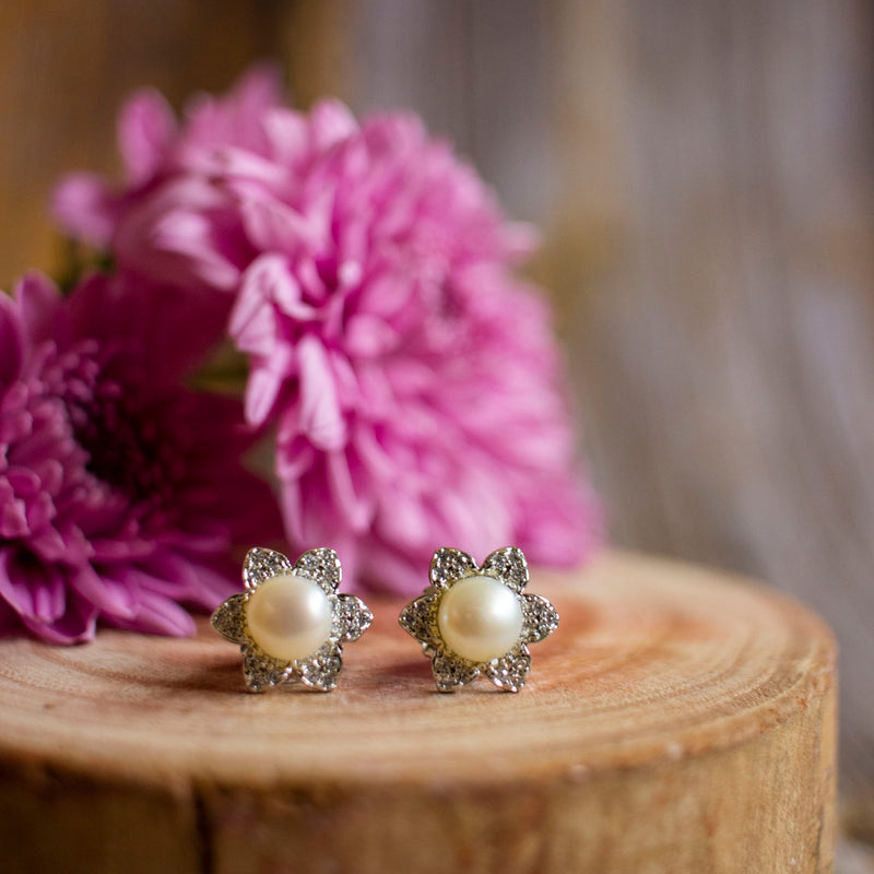 Starry - 100% Fresh Water Pearl Studs