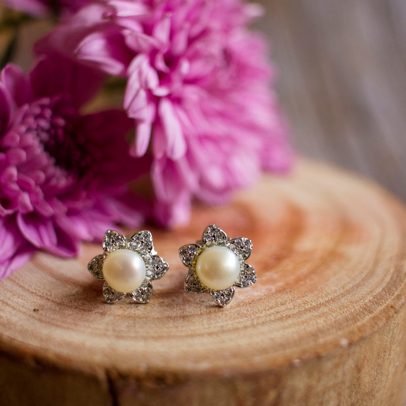Starry - 100% Fresh Water Pearl Studs