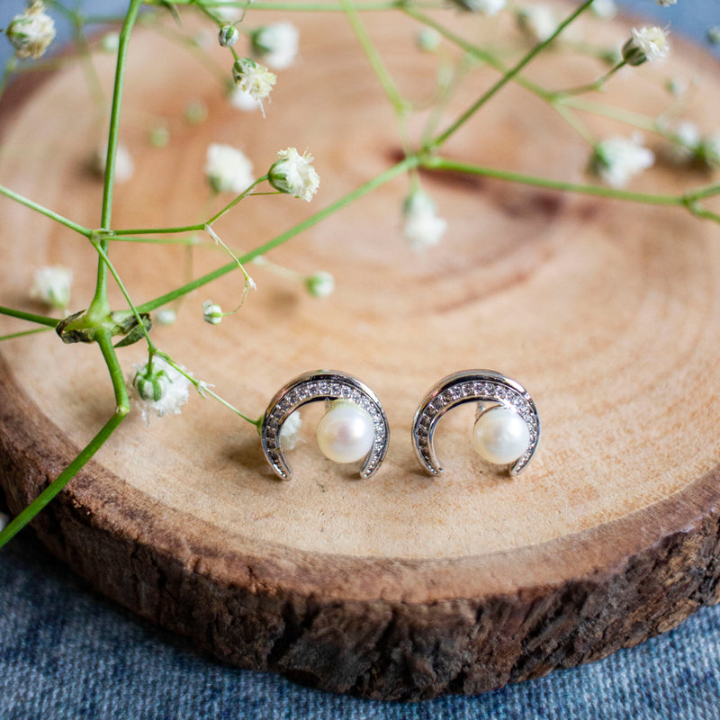 Luna - 100% Fresh Water Pearl Studs
