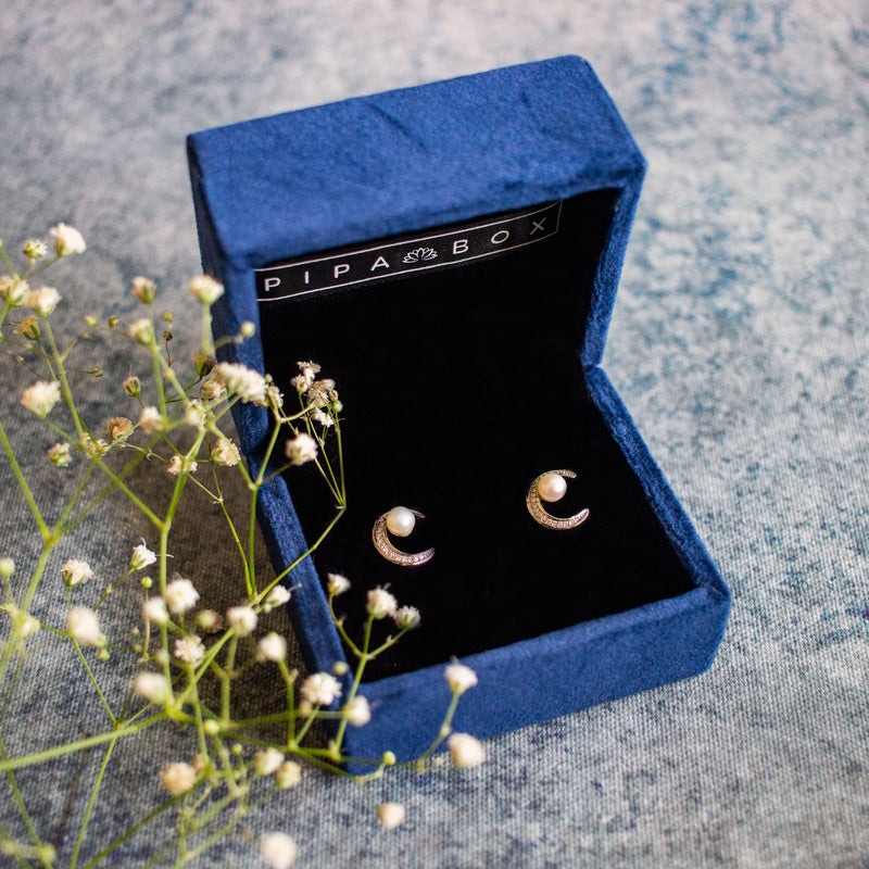 Luna - 100% Fresh Water Pearl Studs