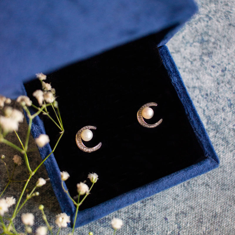 Luna - 100% Fresh Water Pearl Studs